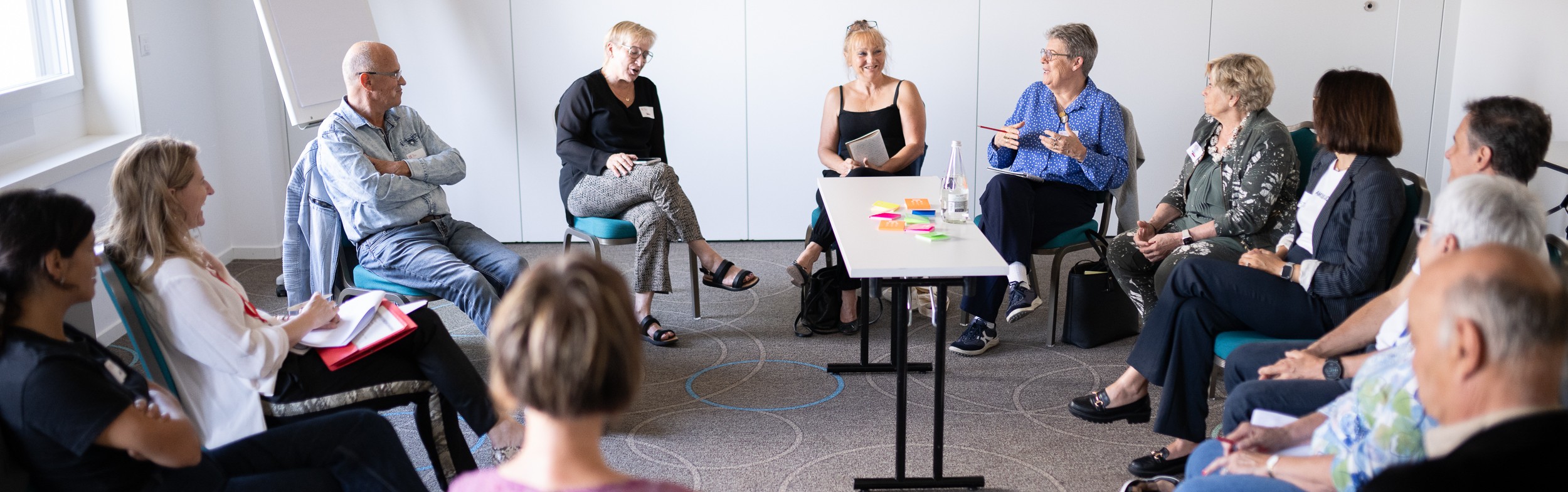 Echange lors des ateliers de la Journée participative “Vision d’avenir du bénévolat dans le maintien à domicile”, septembre 2025.