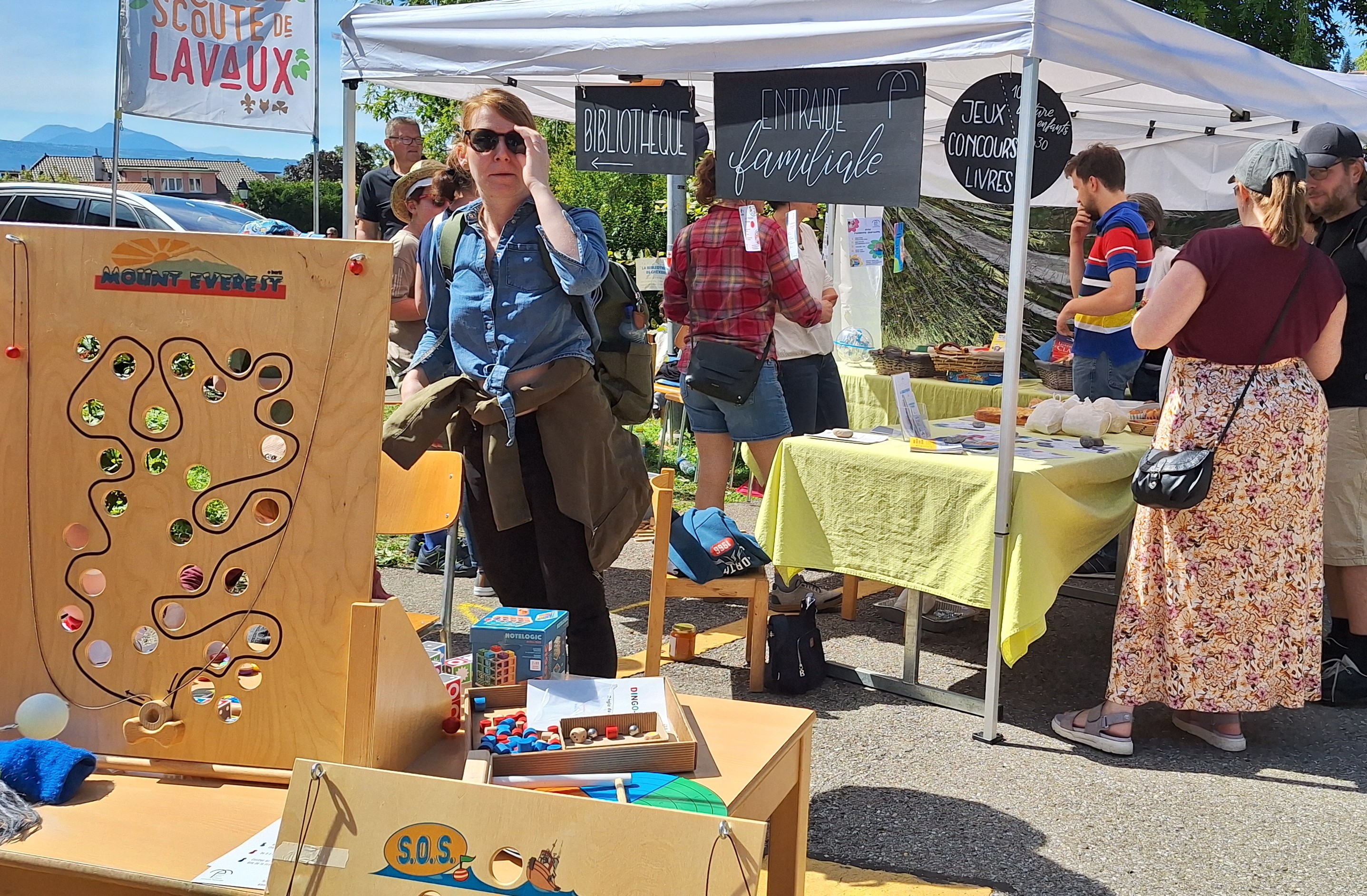 Le stand de l'entraide de Chexbres au Charivari de Chexbres