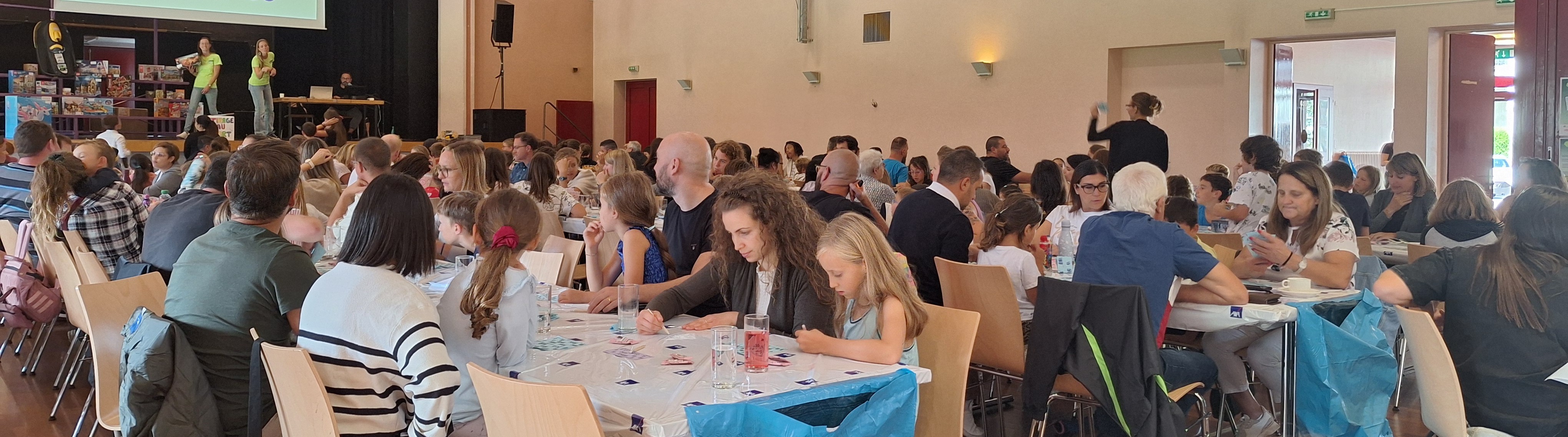 Le loto des enfants à Bex