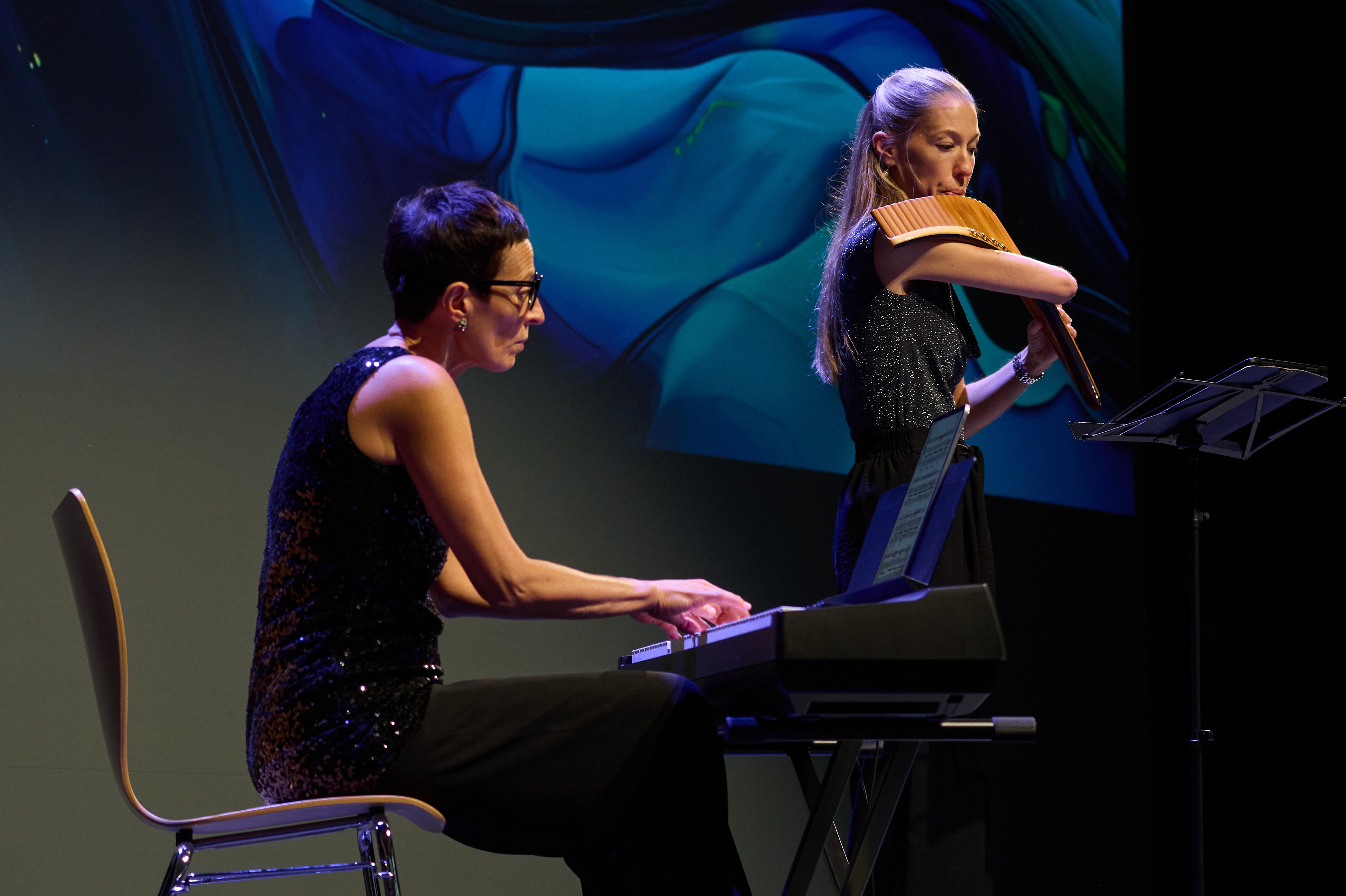 Victoria Harmandjieva au piano et Jeanne Gollut à la Flûte de Pan