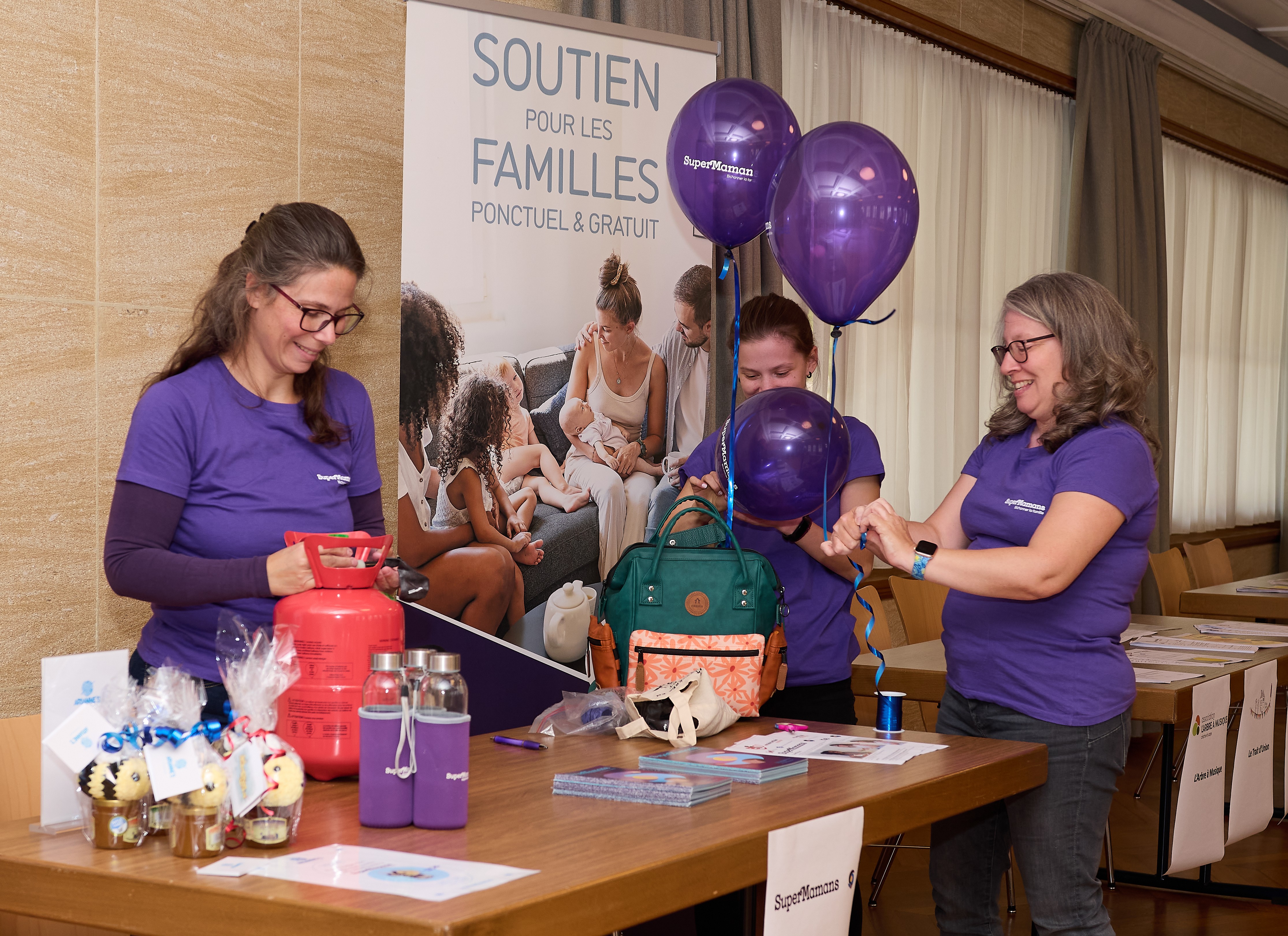 Stand des supermamans lors de la fete de l'entraide